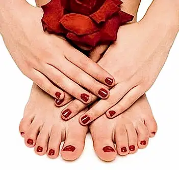 Маникюр и педикюр в 4 руки